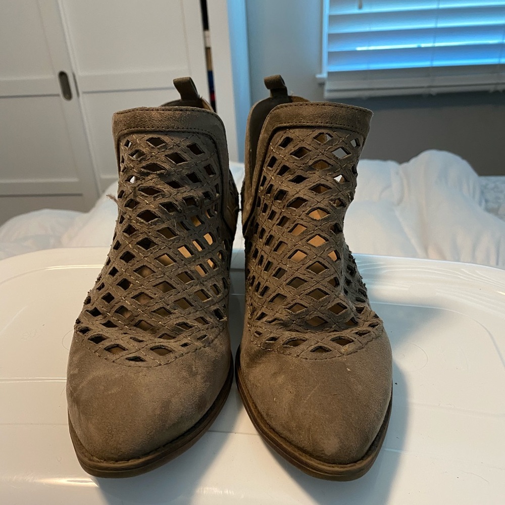 Mossimo Booties Size 8